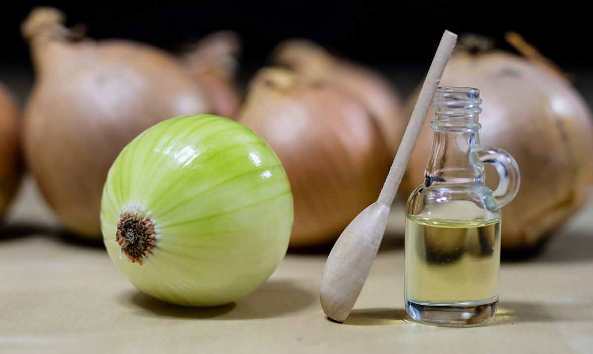 3 PROVEN Ways To Use Onion Juice For Hair Growth And Thickness